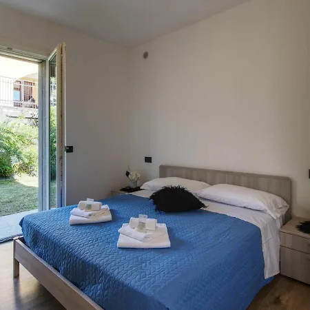 Apartament Yellow View By Halldis Gera Lario