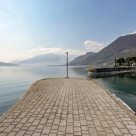 Yellow View By Halldis Apartman Gera Lario