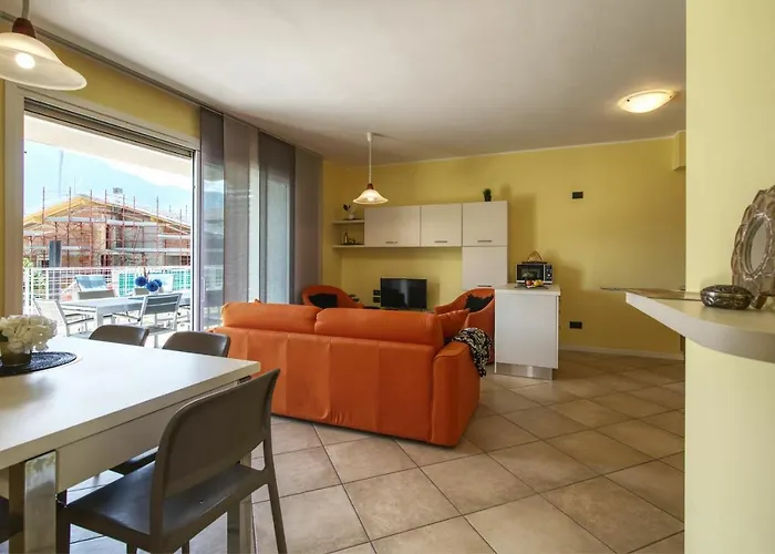 Yellow View By Halldis Lägenhet Gera Lario