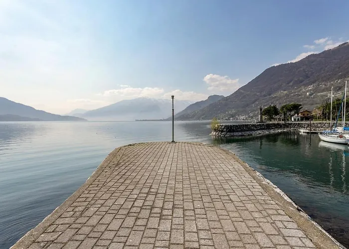 Yellow View By Halldis Lägenhet Gera Lario