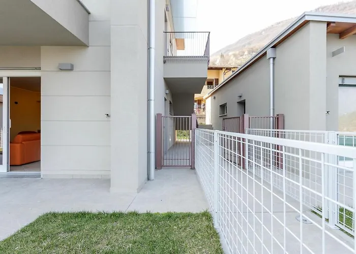 Yellow View By Halldis Lägenhet Gera Lario